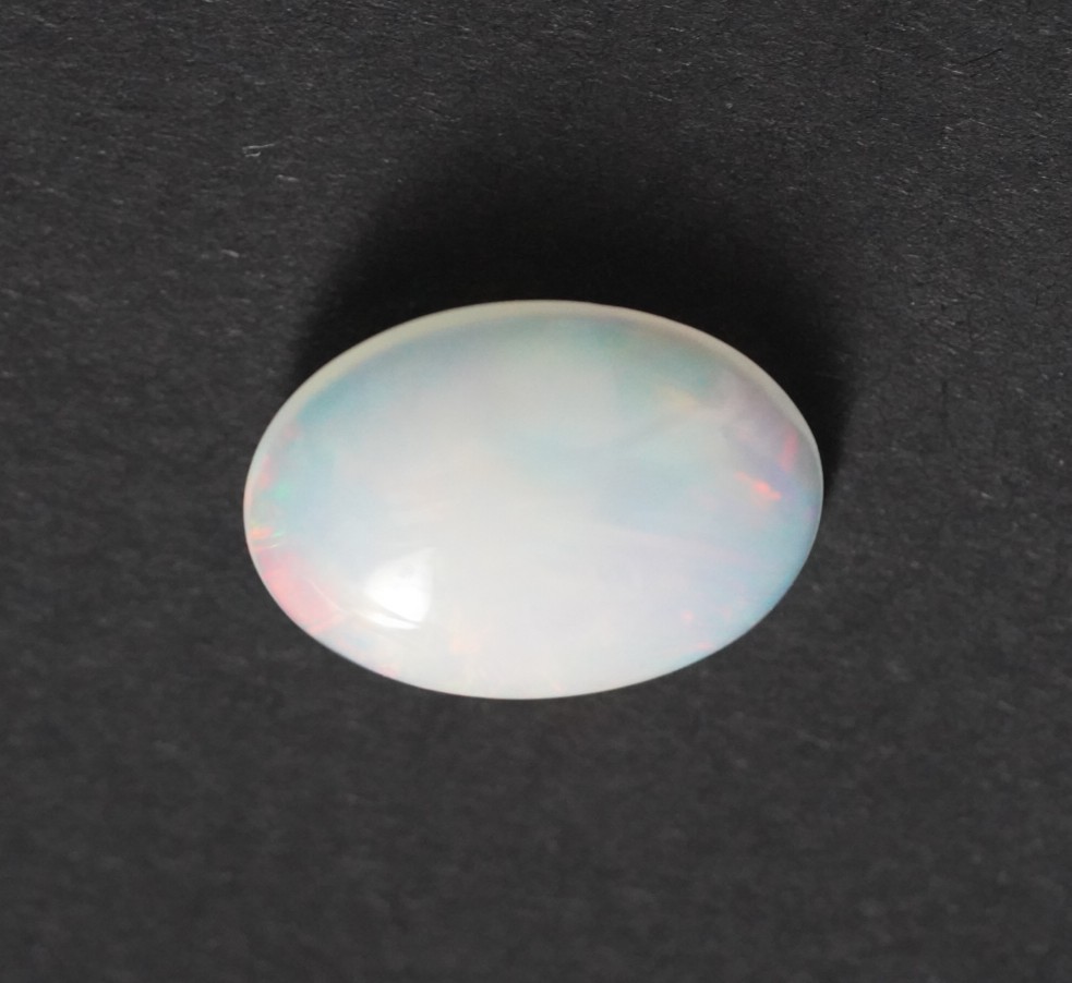 Ethiopian Opal 18.7x13.1 Cabochon White