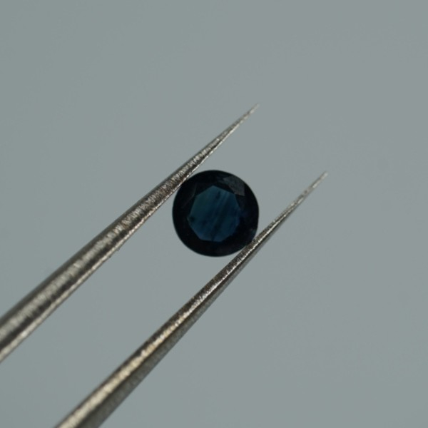natural-sapphire-5-75mm-round-faceted-loose-gemstone