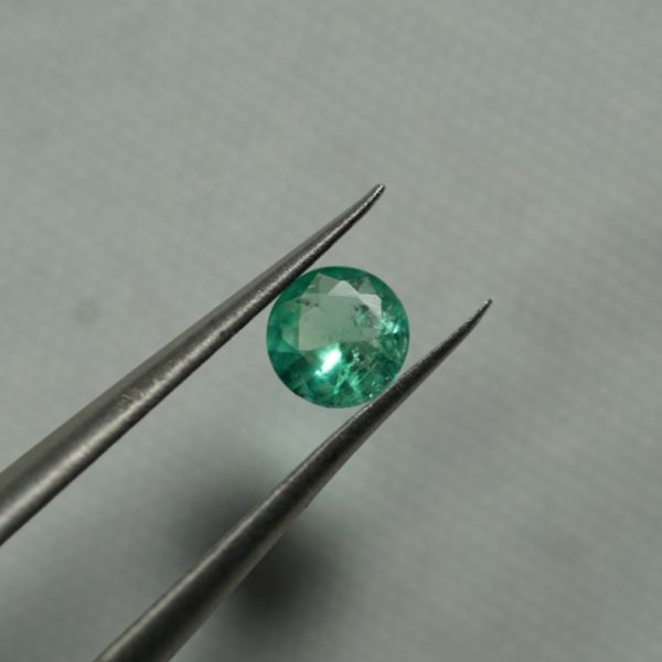 emerald-4mm-faceted-round