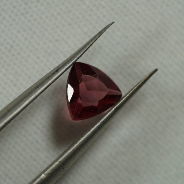 garnet-6mm-faceted-trillion-auction