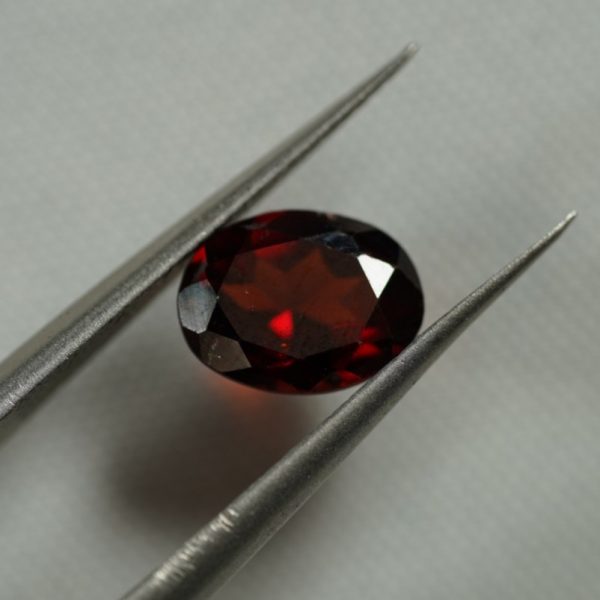 garnet-8x6-oval-faceted