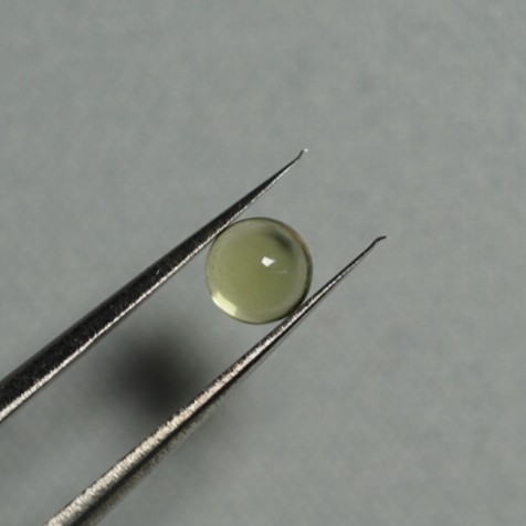 peridot-4mm-round-cabochon