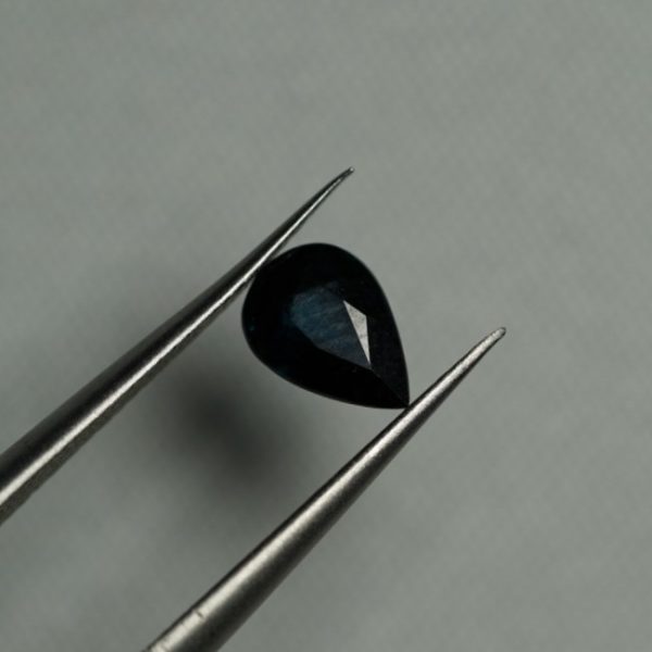 natural-sapphire-7x5mm-pear-faceted-loose-gemstone