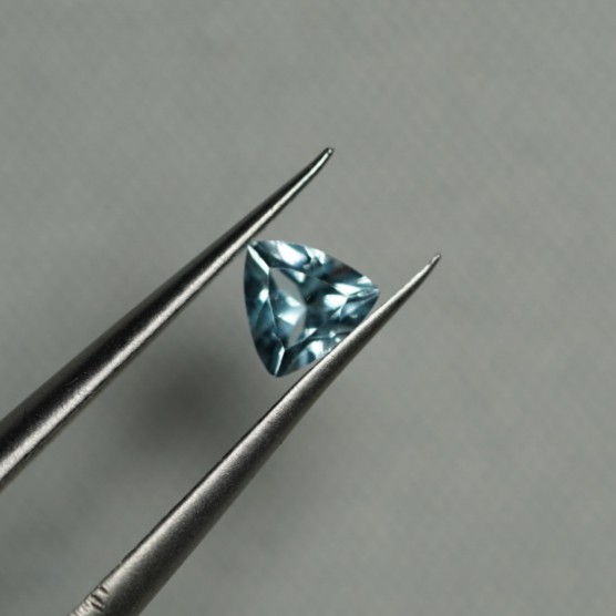 Natural Sky Blue Topaz 4mm Trillion Faceted Loose Gemstone