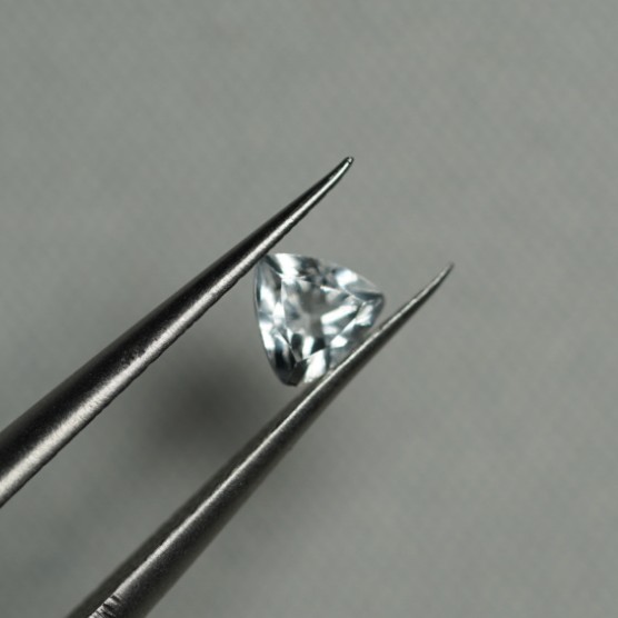 natural-white-topaz-4mm-trillion-faceted-loose-gemstone
