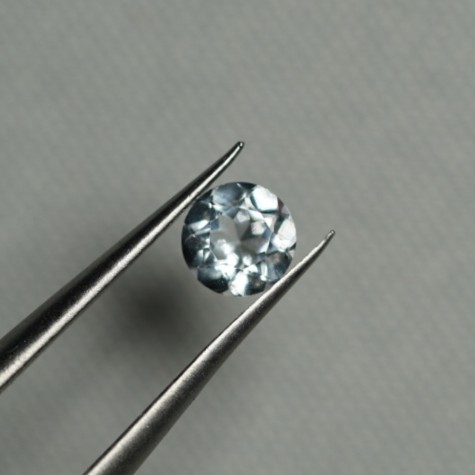 natural-white-topaz-4mm-round-faceted-loose-gemstone